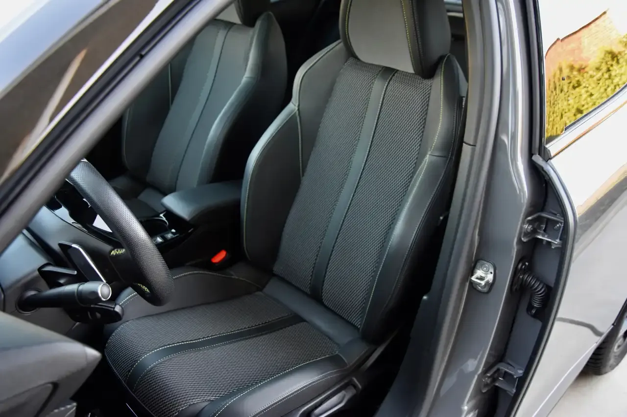 Peugeot 2008 - 8