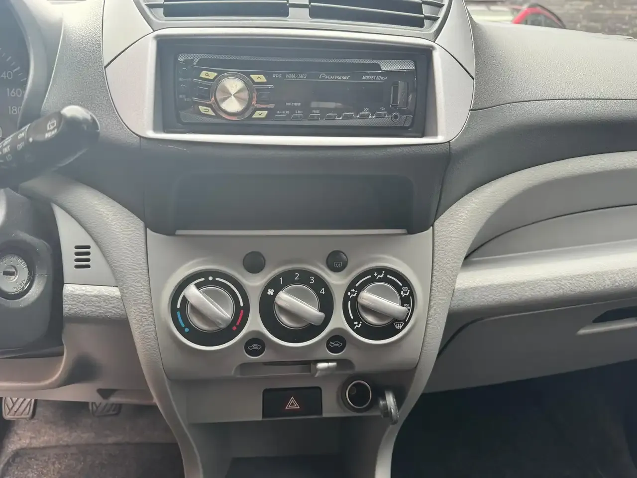 Nissan Pixo - 11
