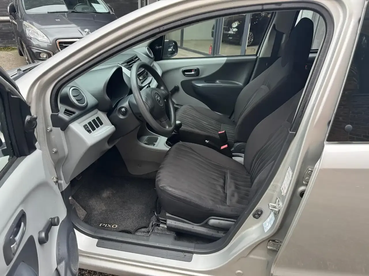 Nissan Pixo - 9
