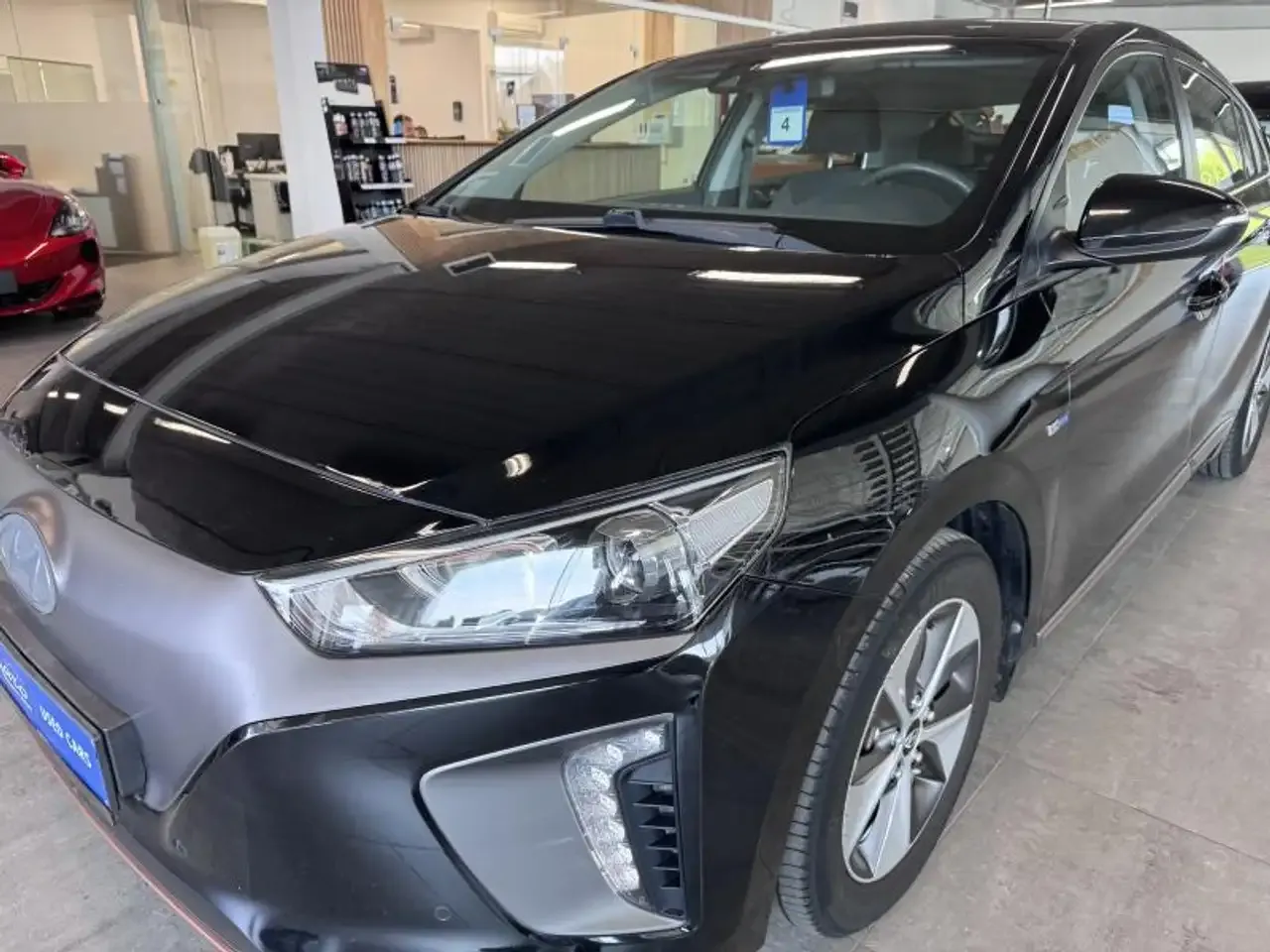 Hyundai IONIQ - 13