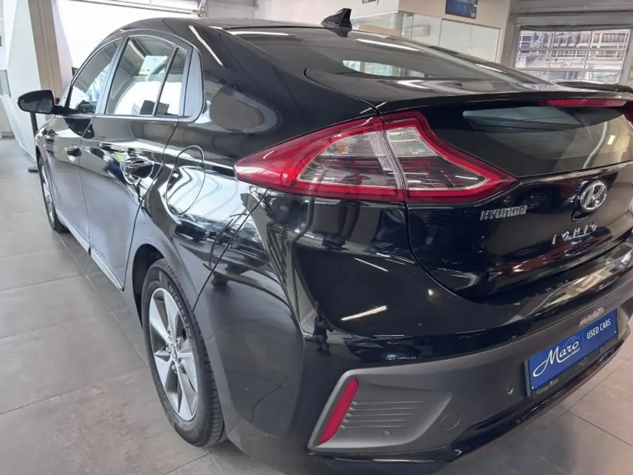 Hyundai IONIQ - 14