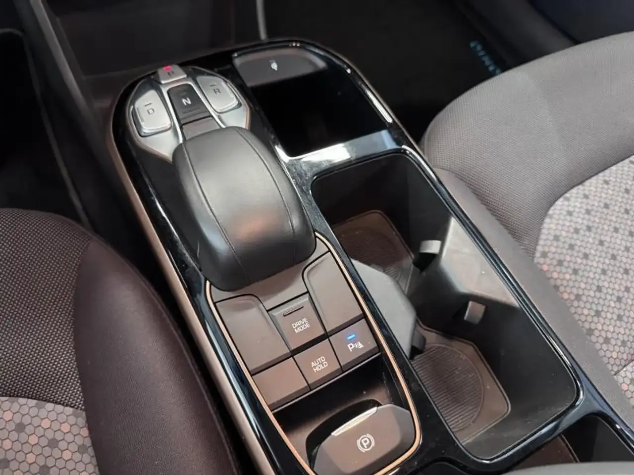 Hyundai IONIQ - 15