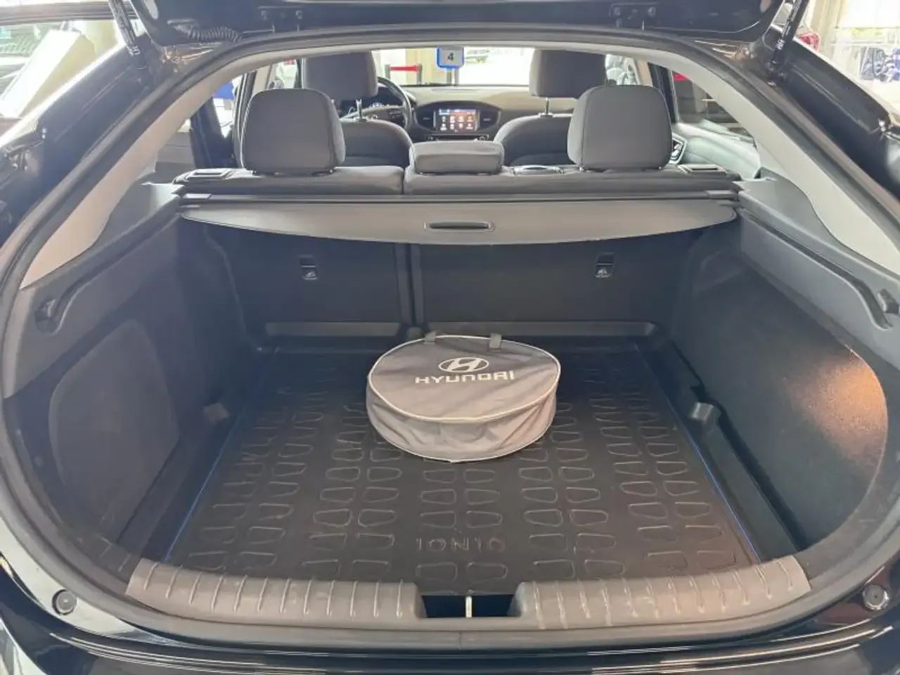 Hyundai IONIQ - 16
