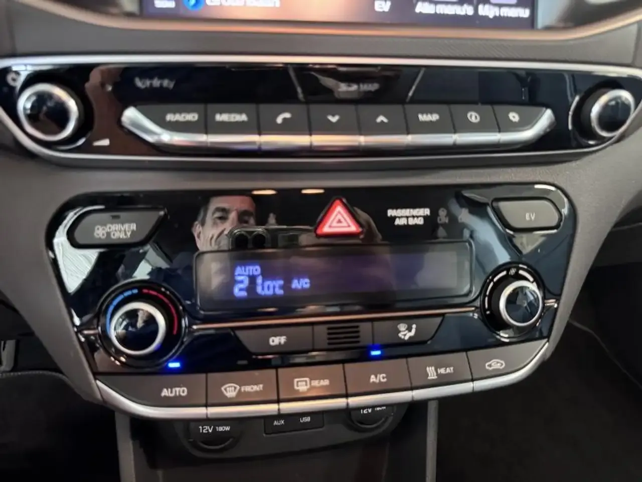 Hyundai IONIQ - 17