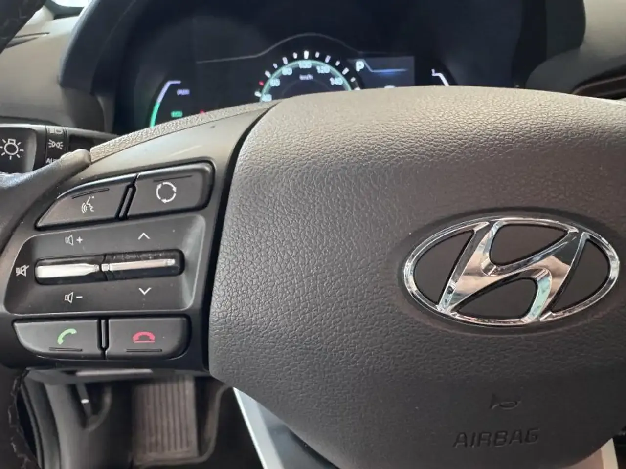 Hyundai IONIQ - 18