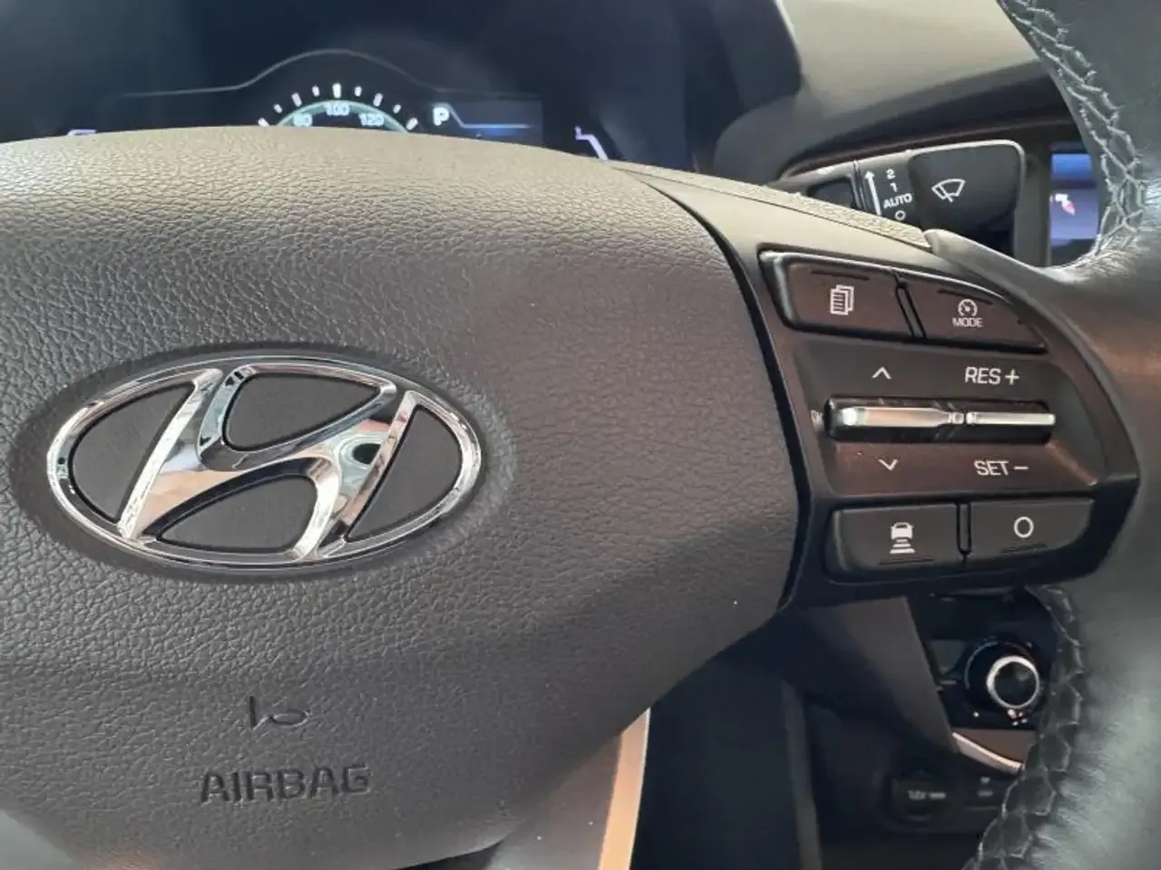 Hyundai IONIQ - 19