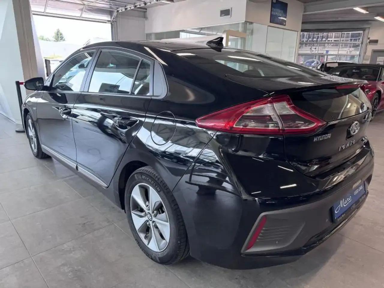 Hyundai IONIQ - 26