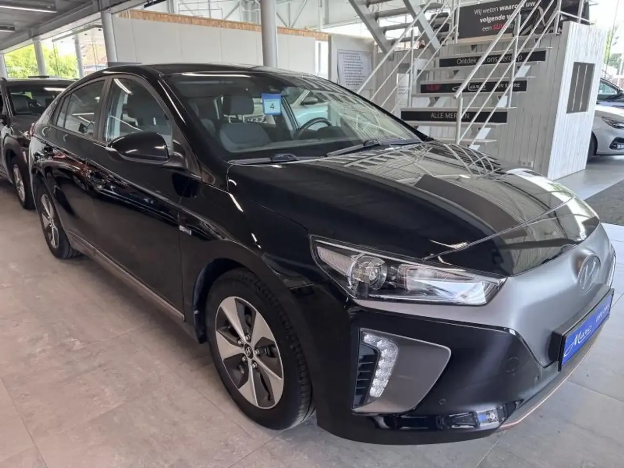 Hyundai IONIQ - 27