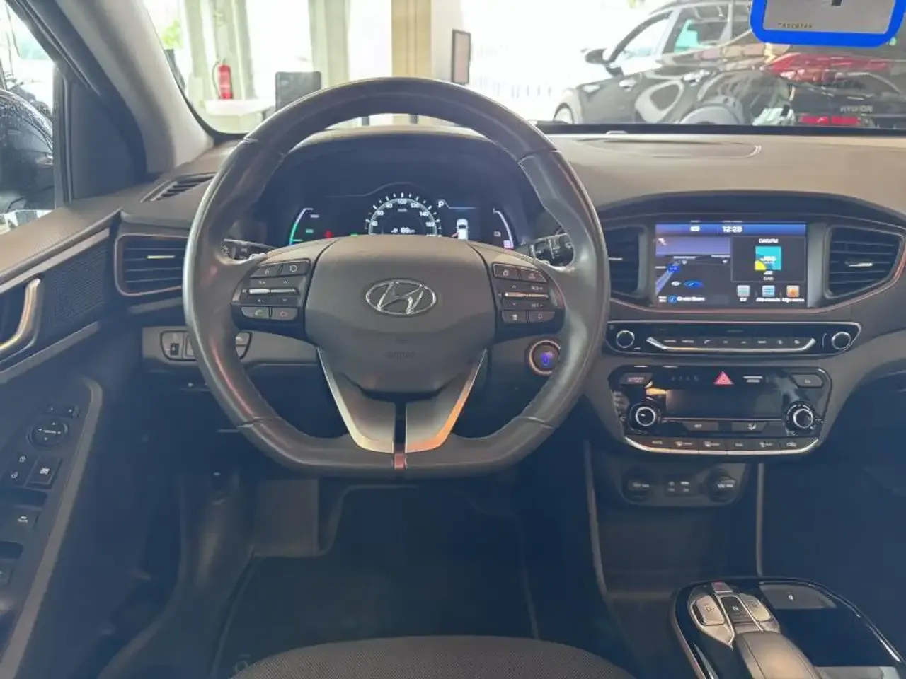 Hyundai IONIQ - 3