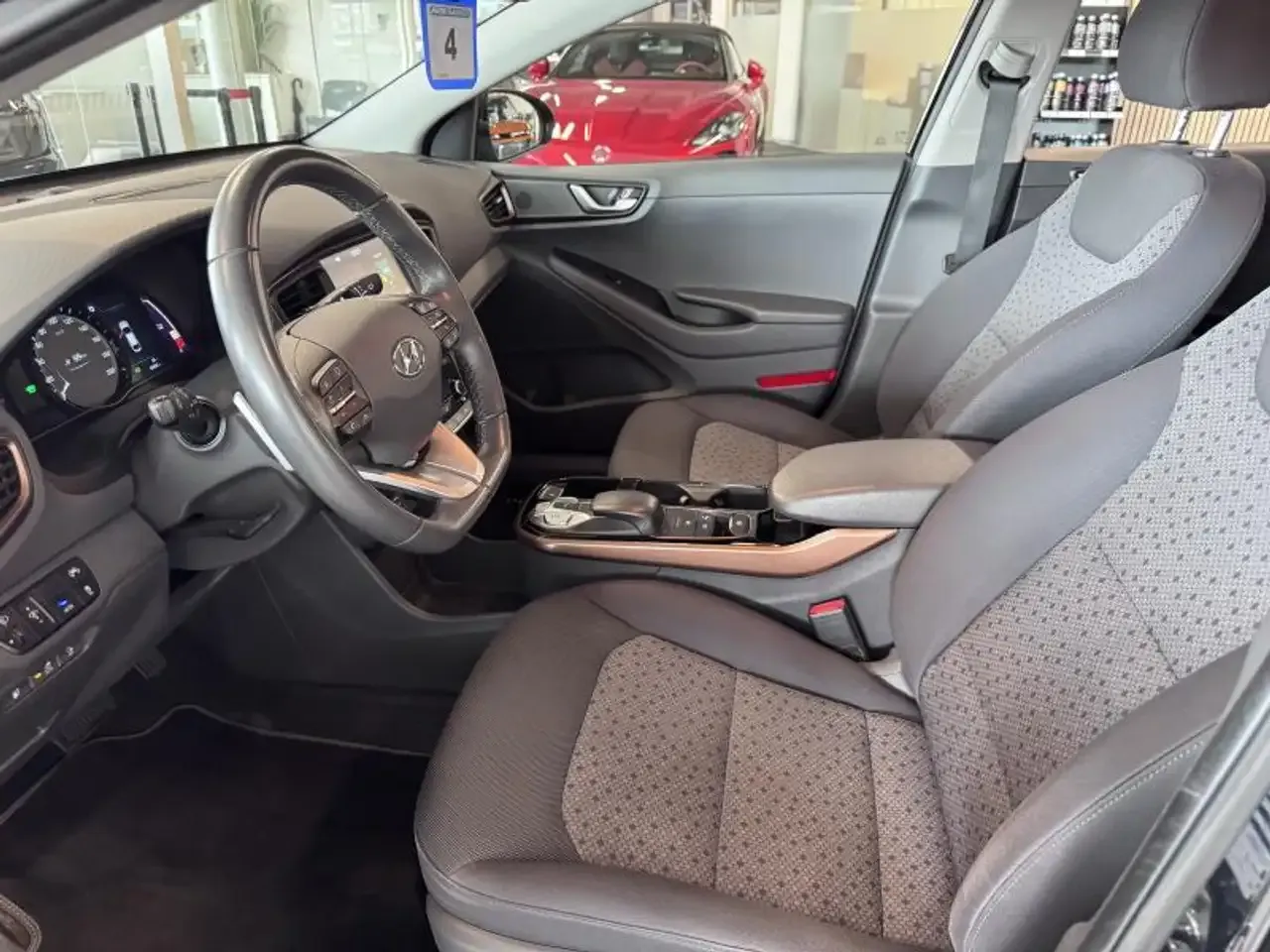 Hyundai IONIQ - 4
