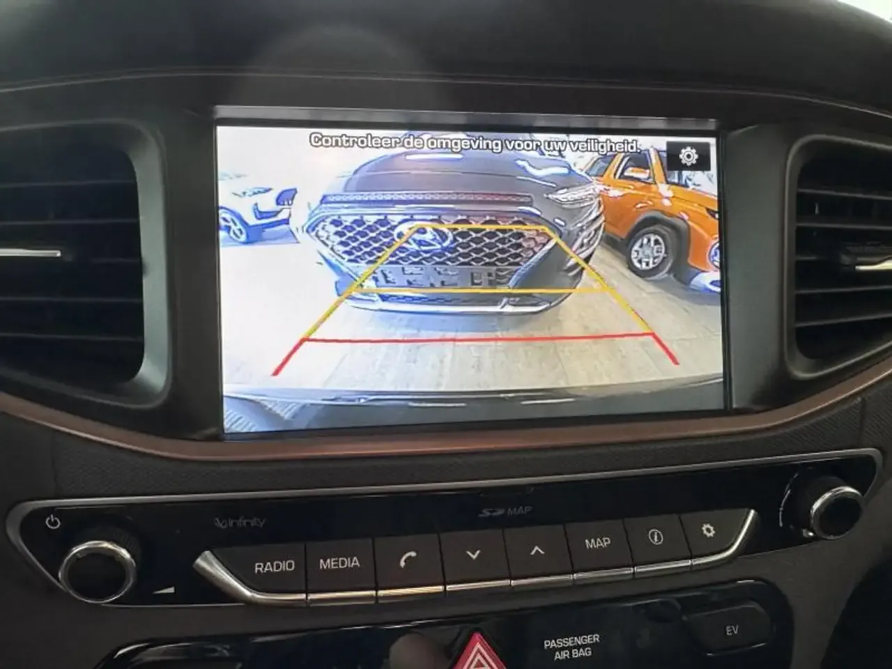 Hyundai IONIQ - 8