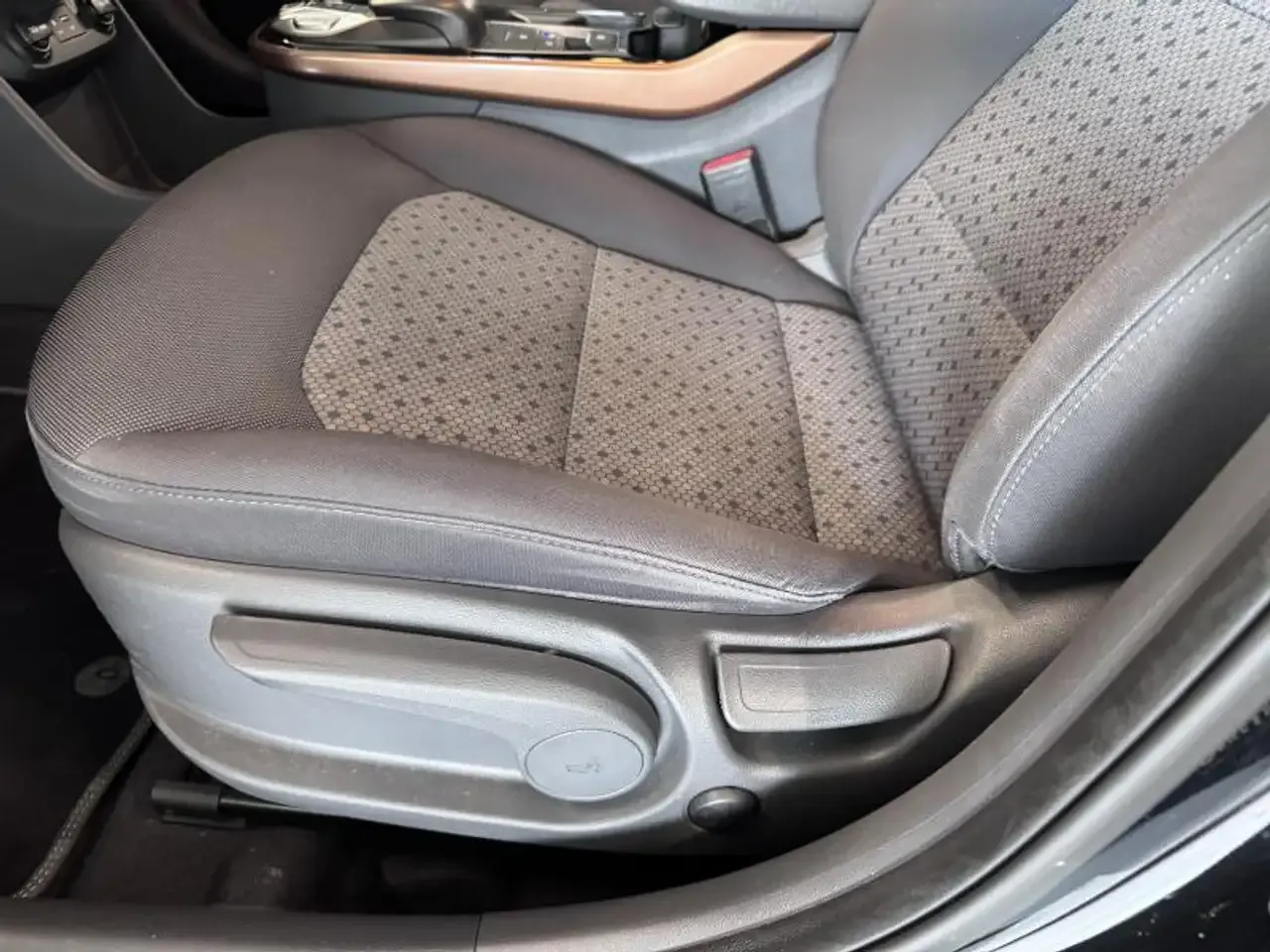 Hyundai IONIQ - 9