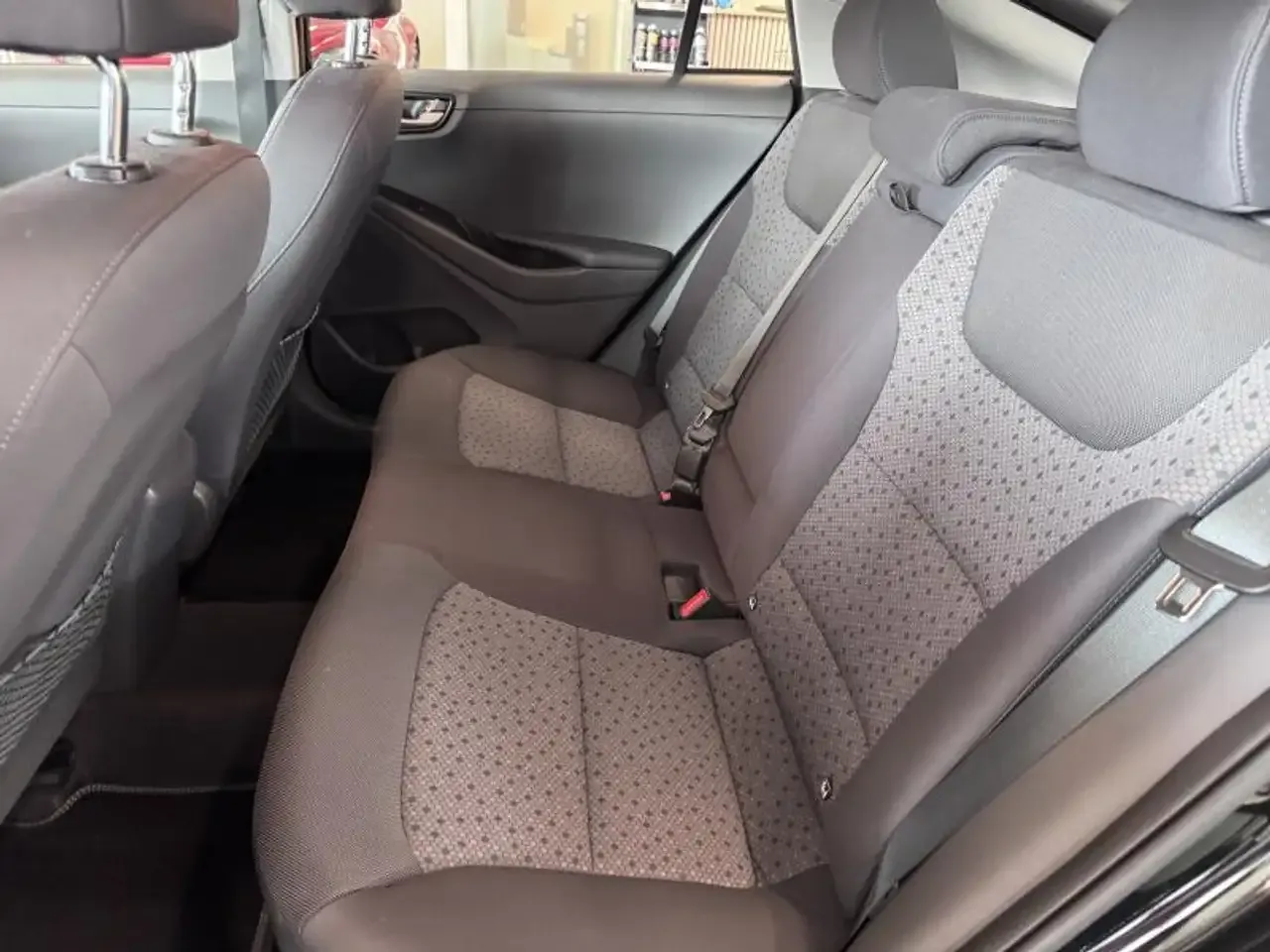 Hyundai IONIQ - 10