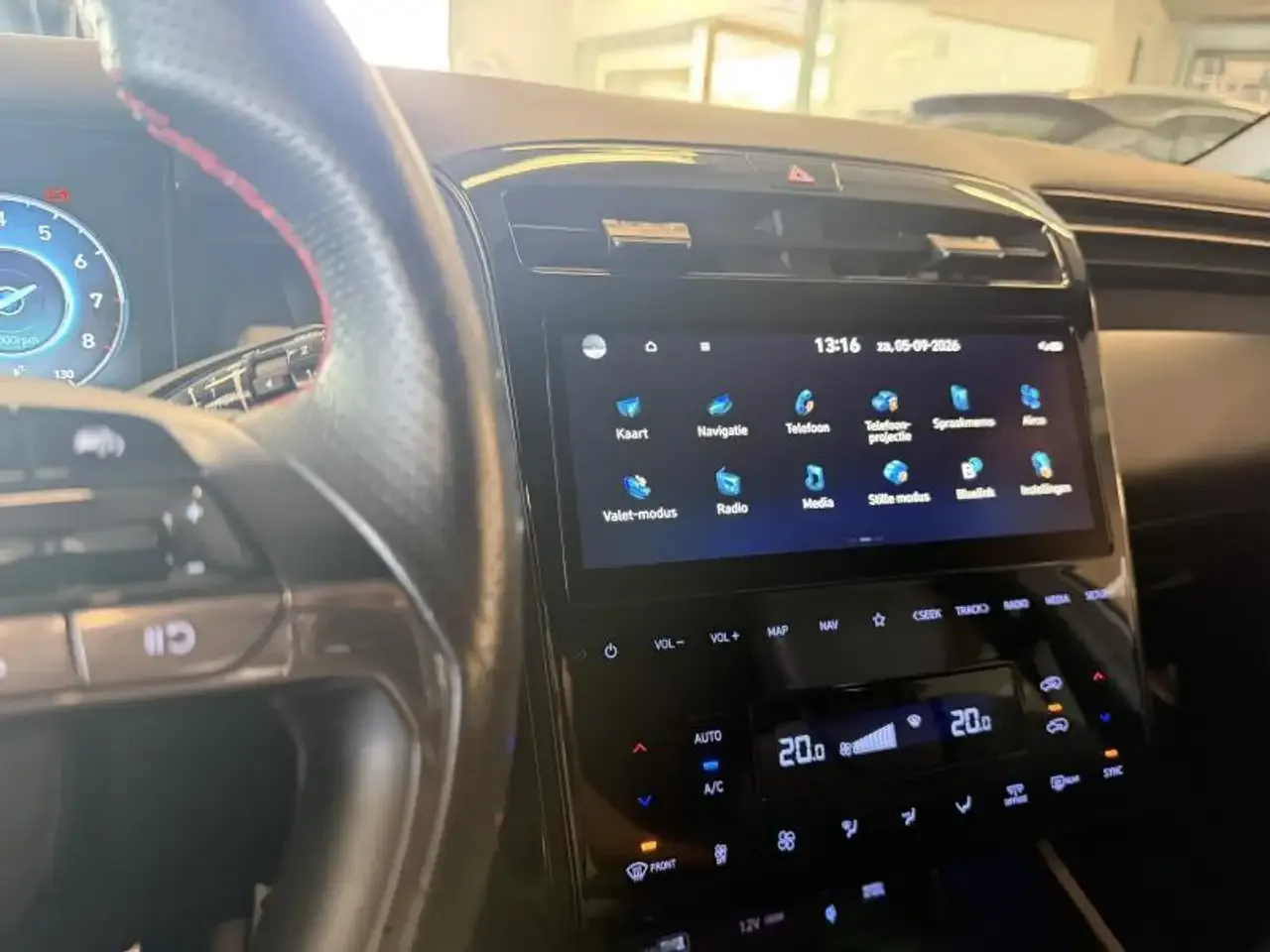 Hyundai TUCSON - 12