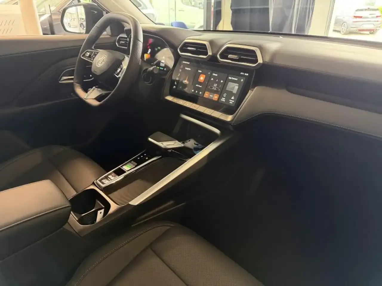 MG ZS - 12