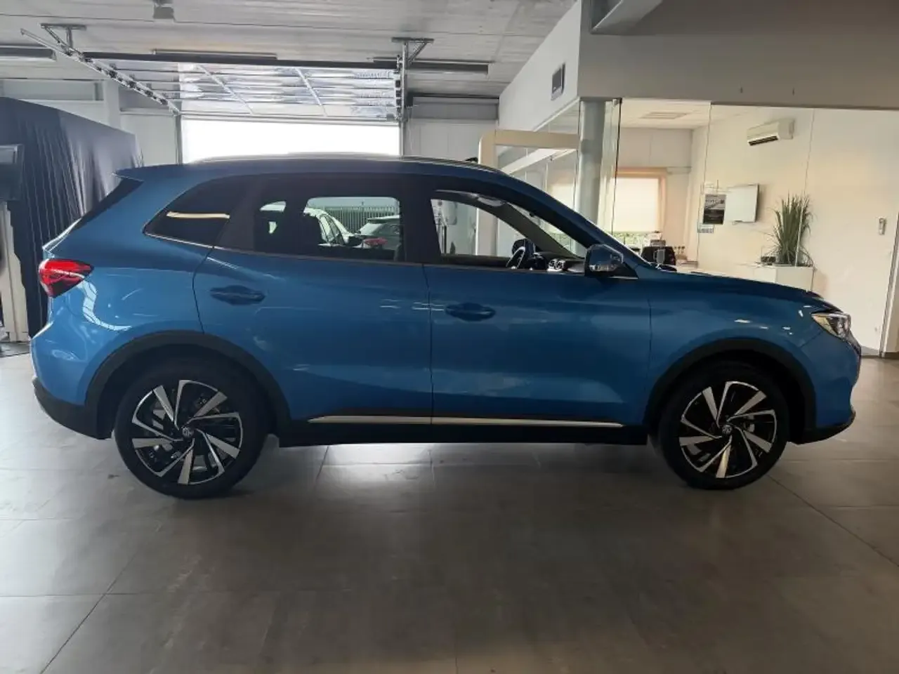 MG ZS - 8