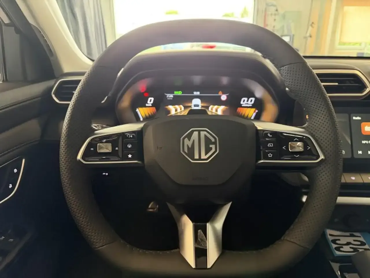 MG ZS - 13