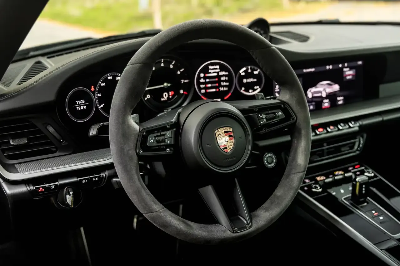 Porsche 992 - 18