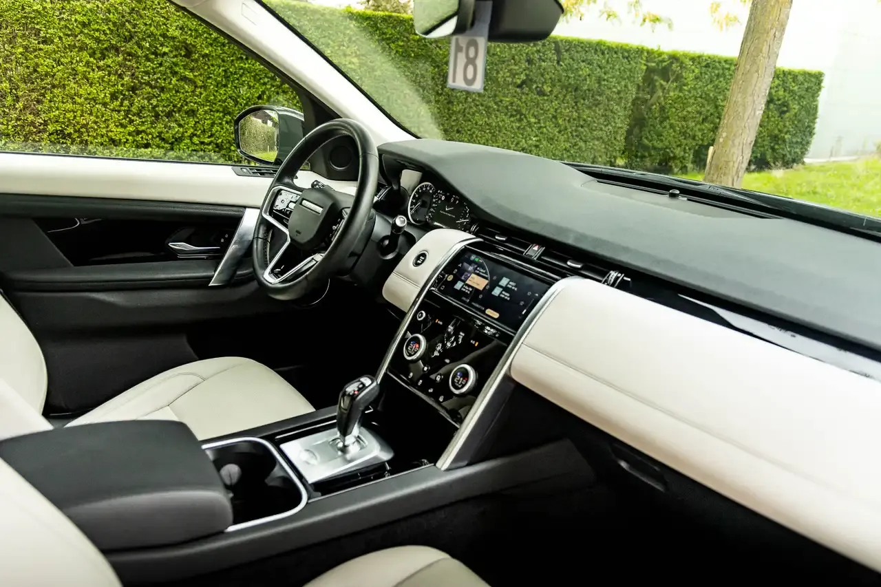 Land Rover Discovery Sport - 18