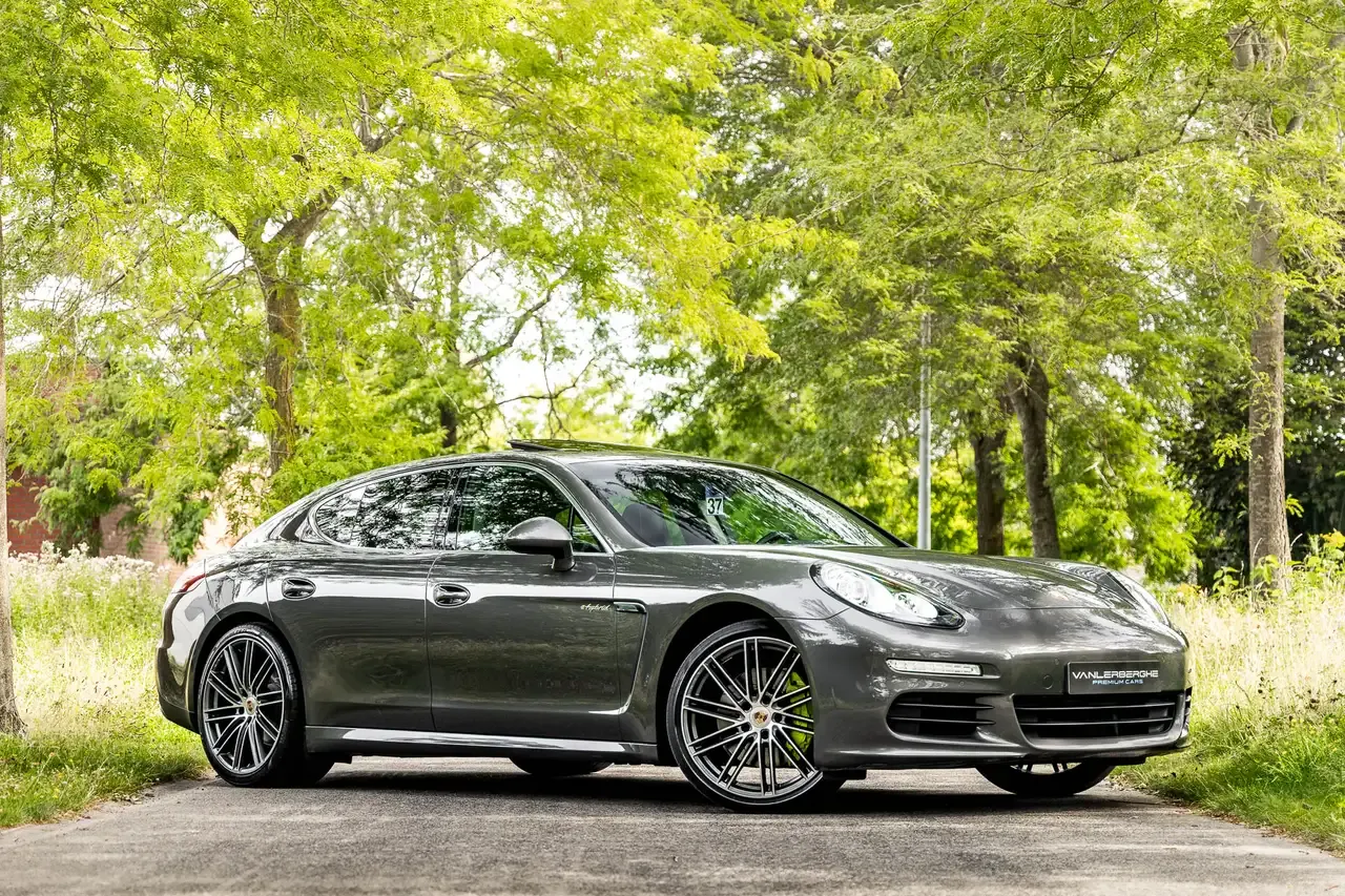 Porsche Panamera - 1