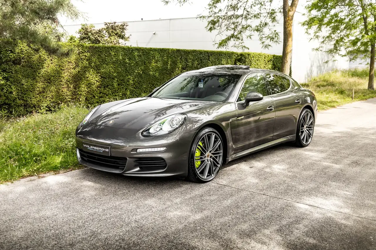 Porsche Panamera - 12