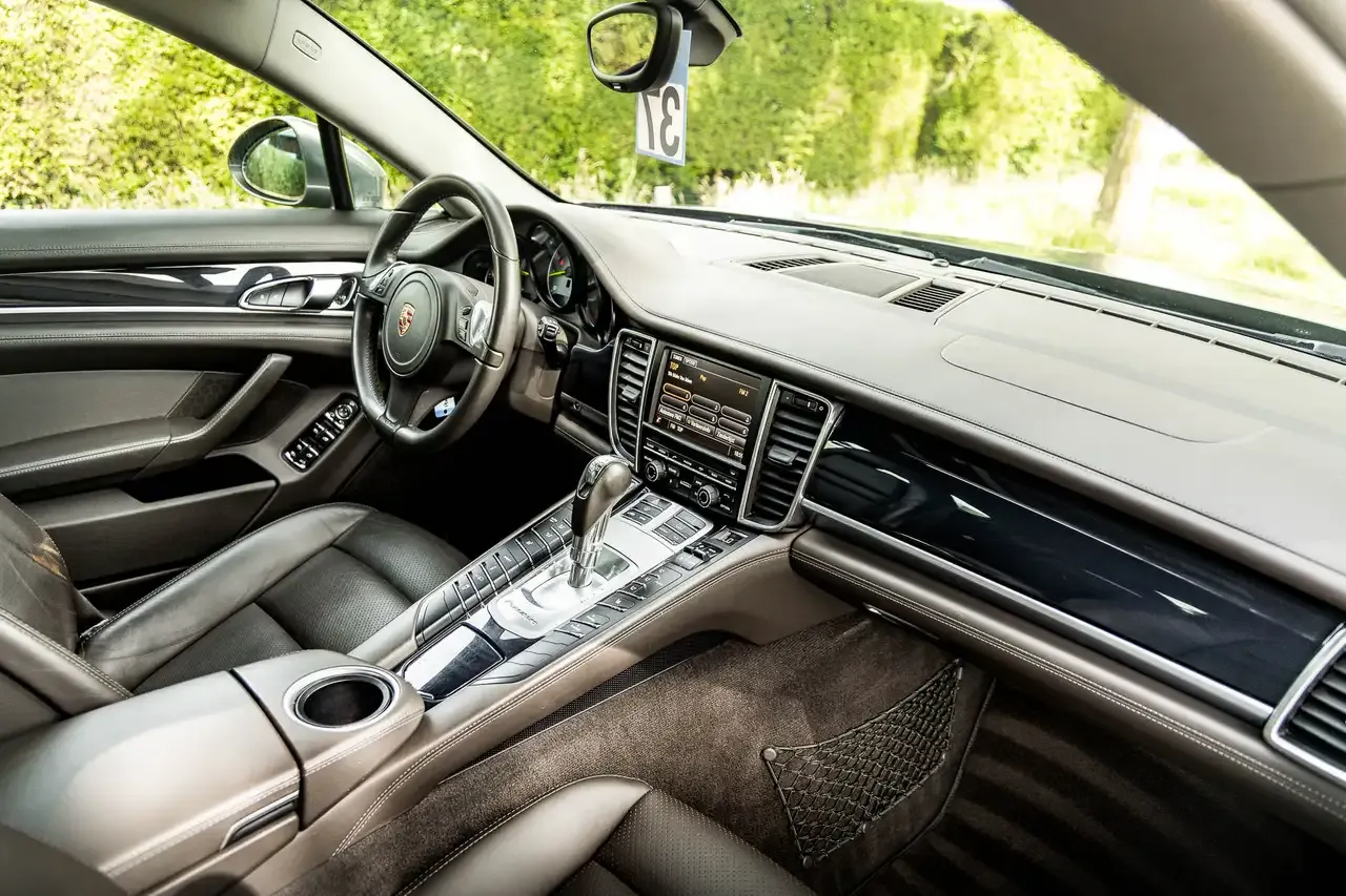 Porsche Panamera - 18
