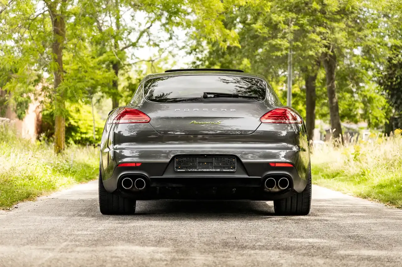 Porsche Panamera - 22