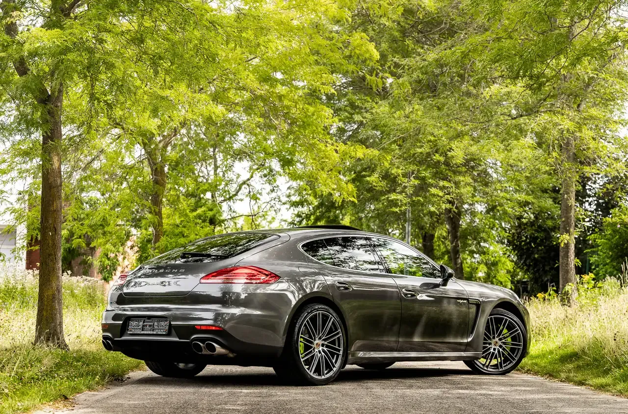 Porsche Panamera - 23
