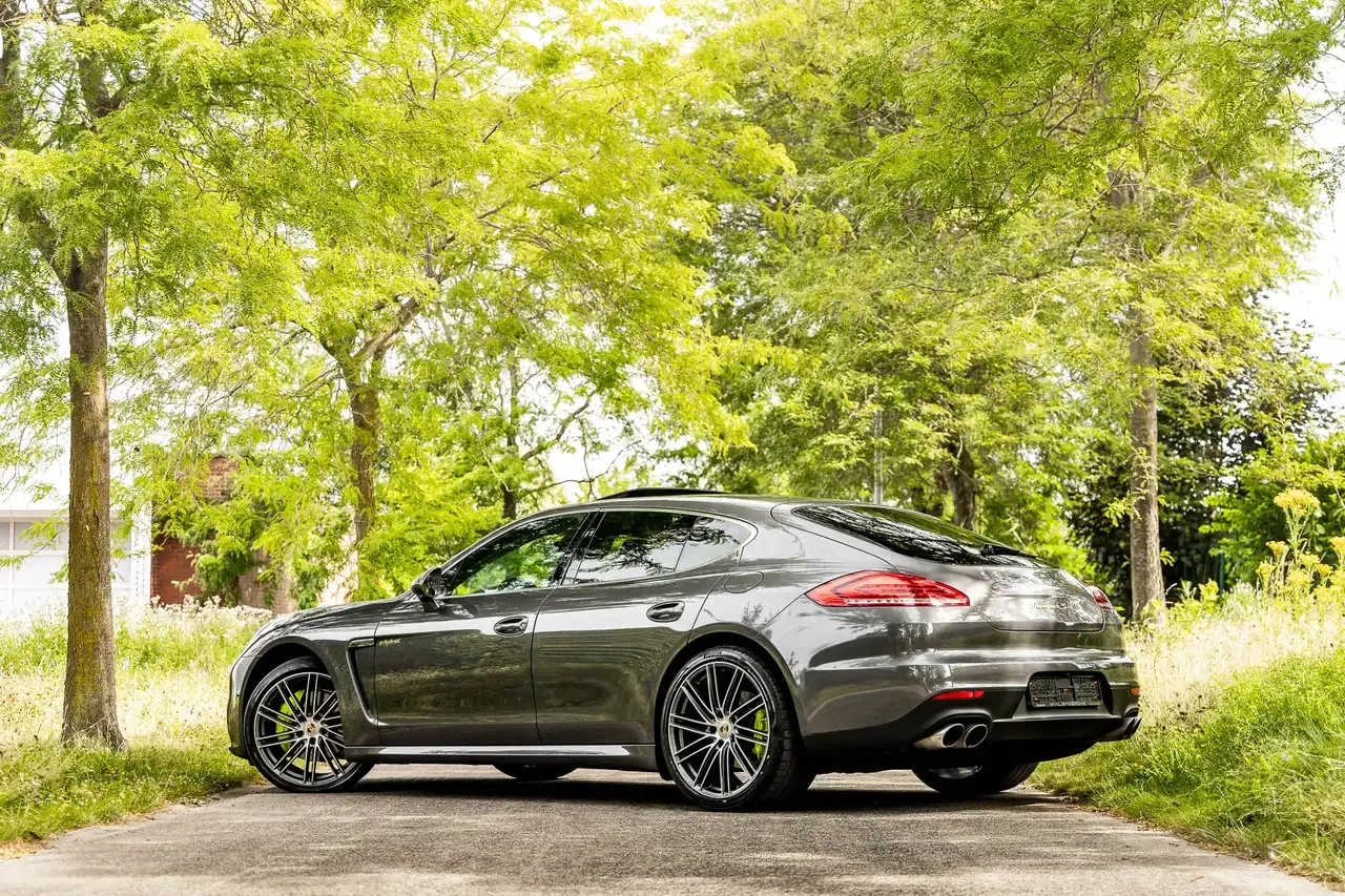 Porsche Panamera - 24