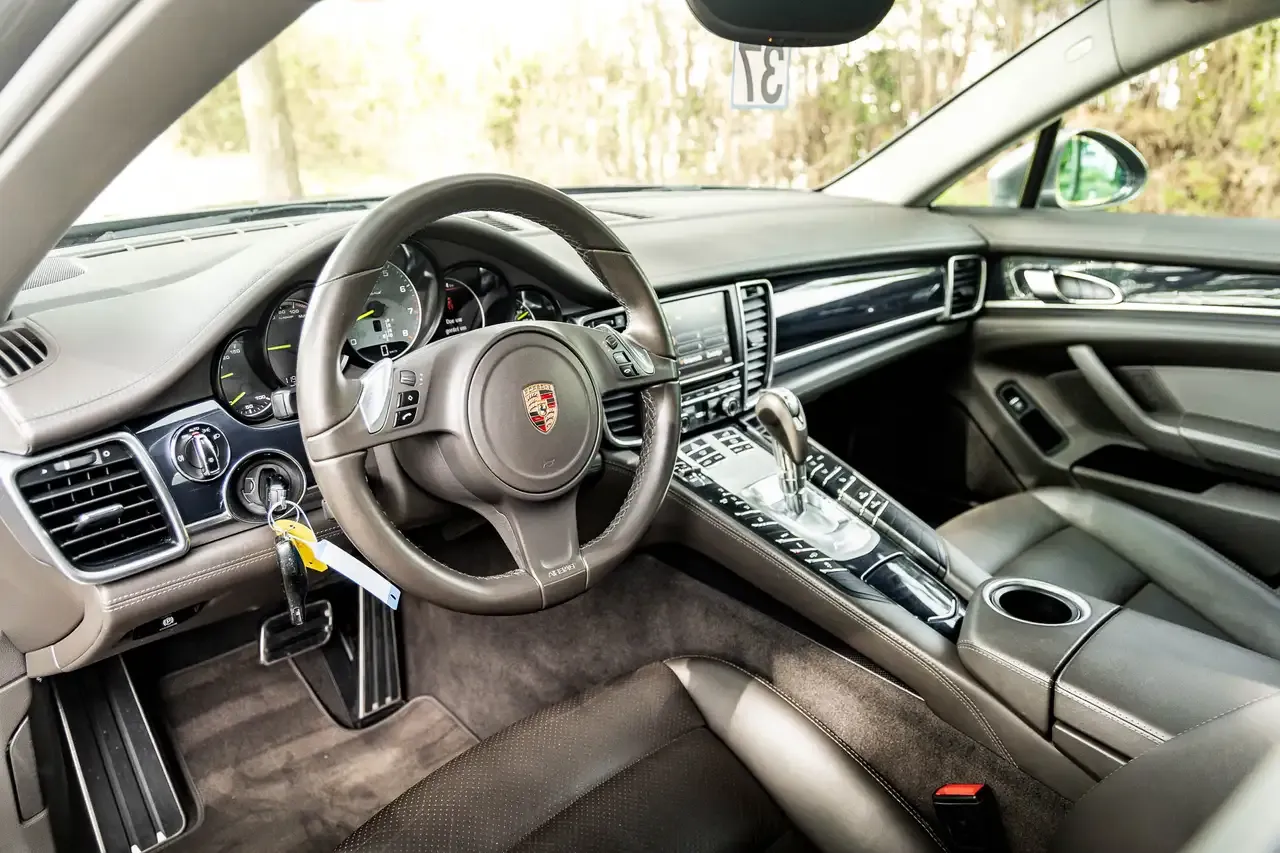 Porsche Panamera - 4