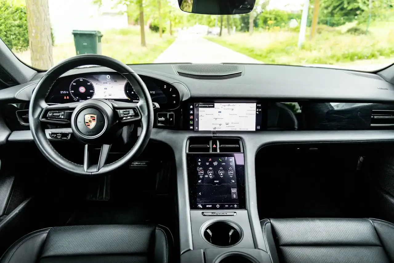 Porsche Taycan - 14