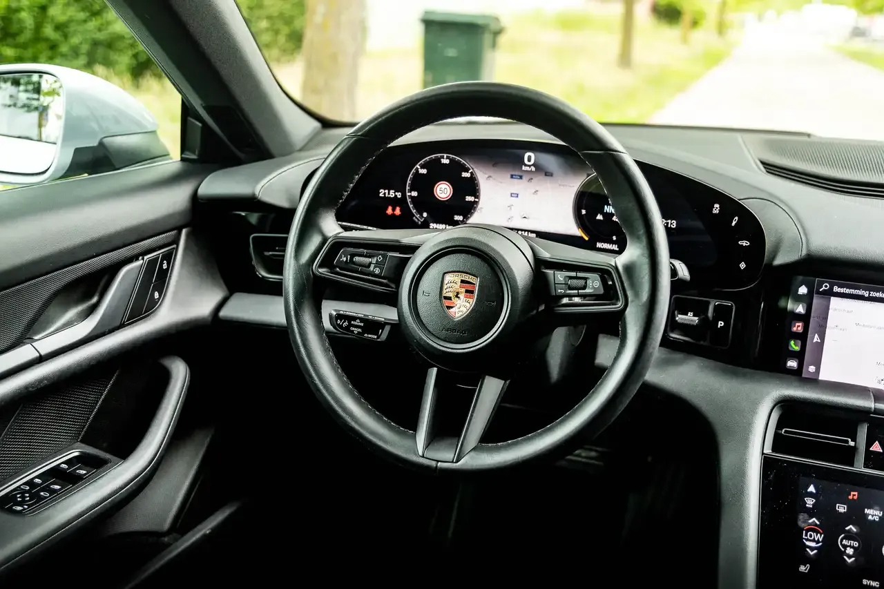 Porsche Taycan - 15
