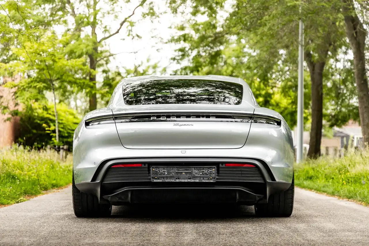 Porsche Taycan - 22