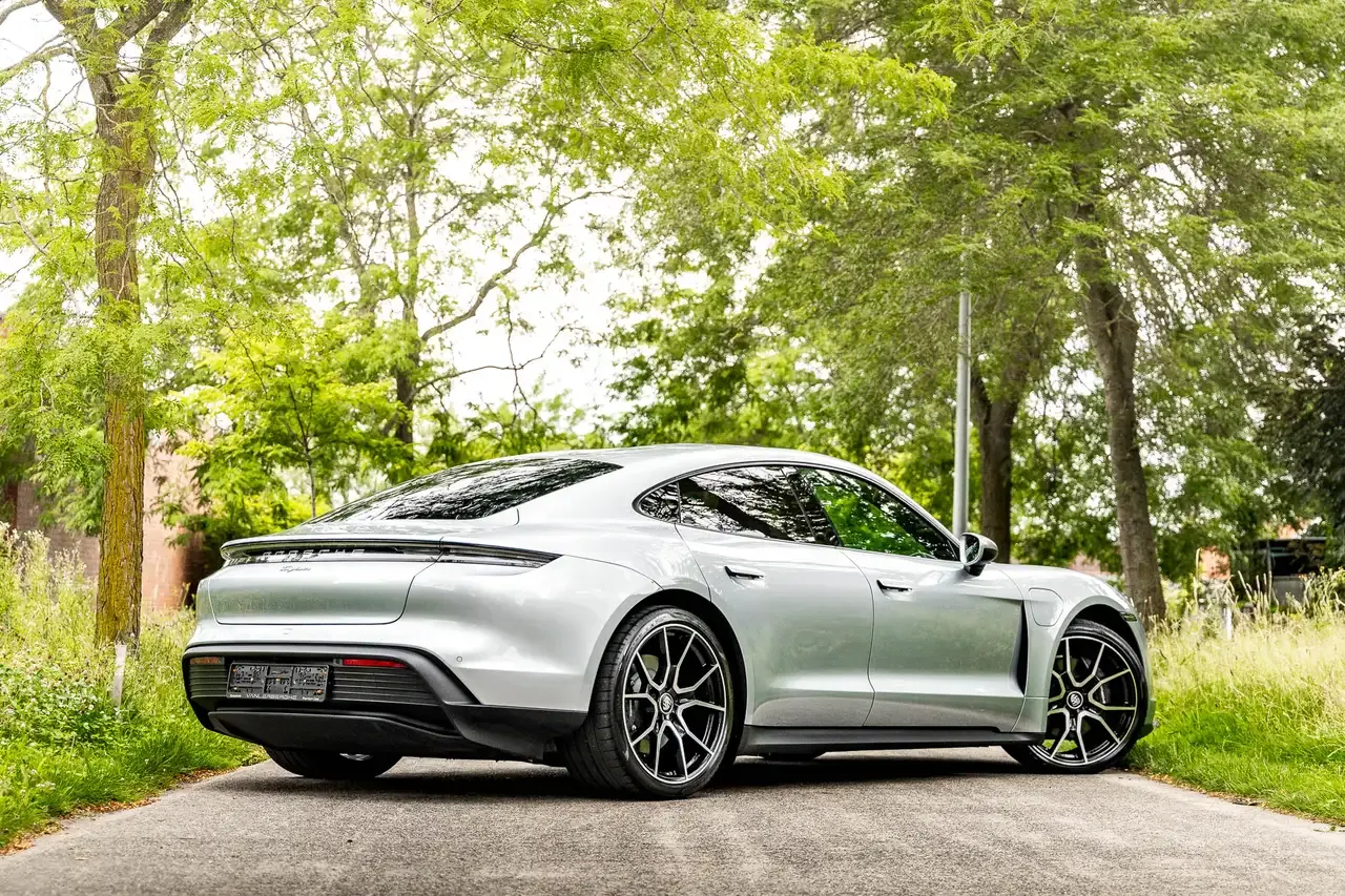 Porsche Taycan - 23