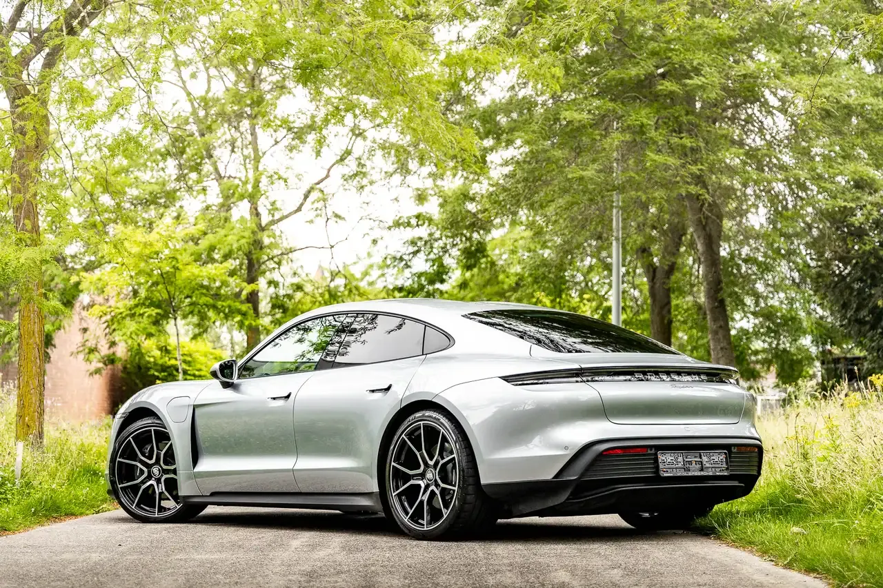 Porsche Taycan - 24