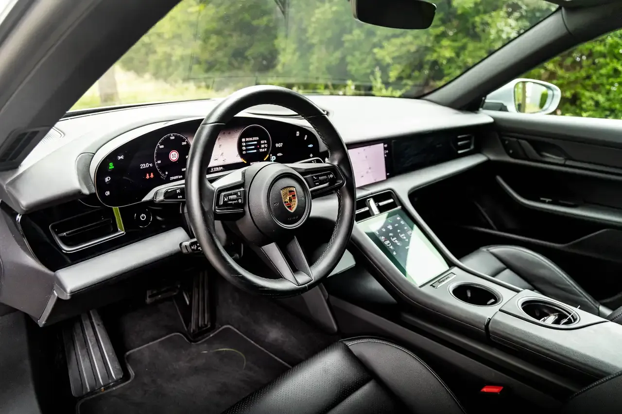 Porsche Taycan - 4