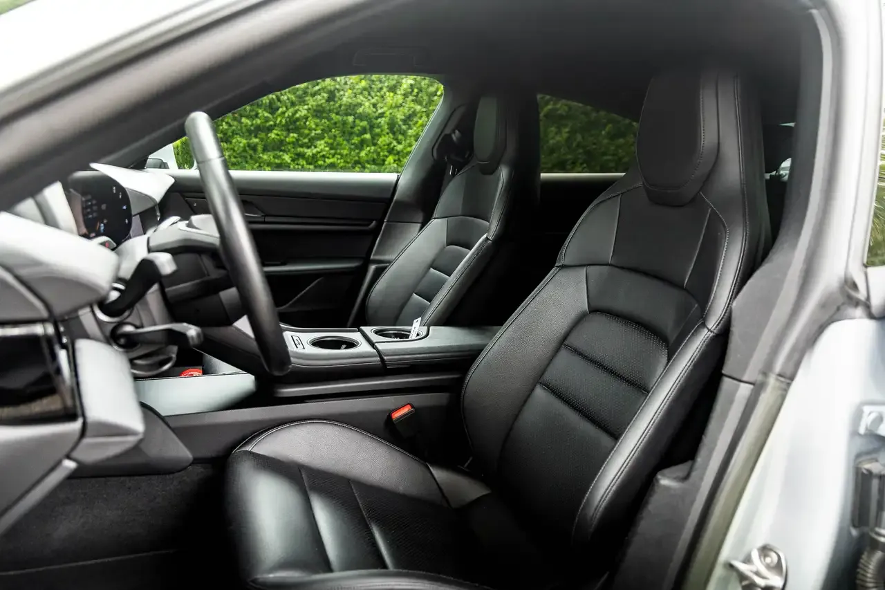 Porsche Taycan - 6