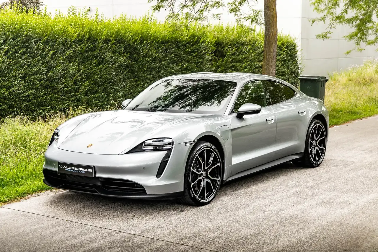 Porsche Taycan - 8