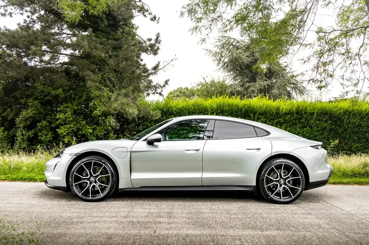 Porsche Taycan - 9
