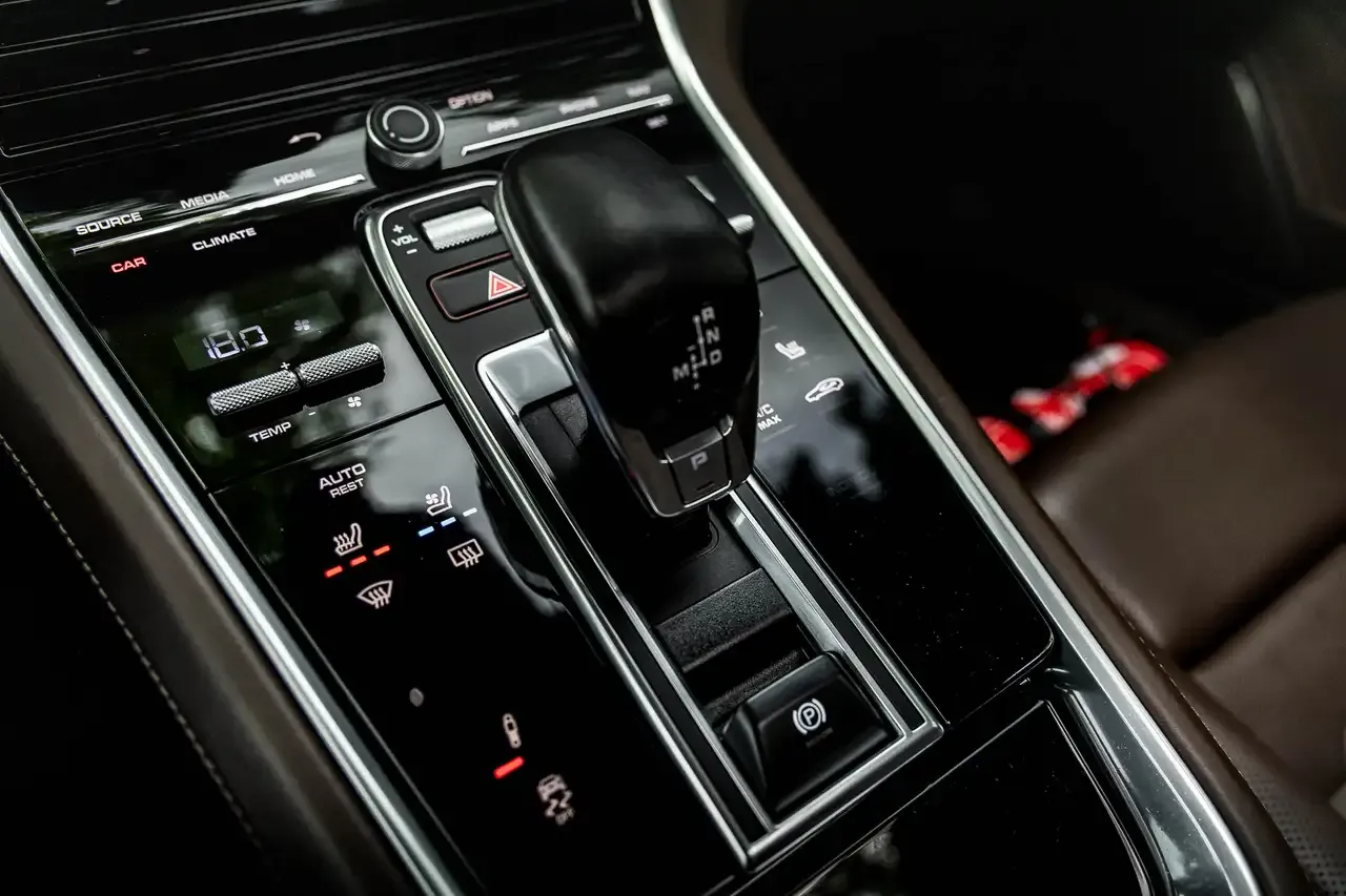 Porsche Panamera - 17