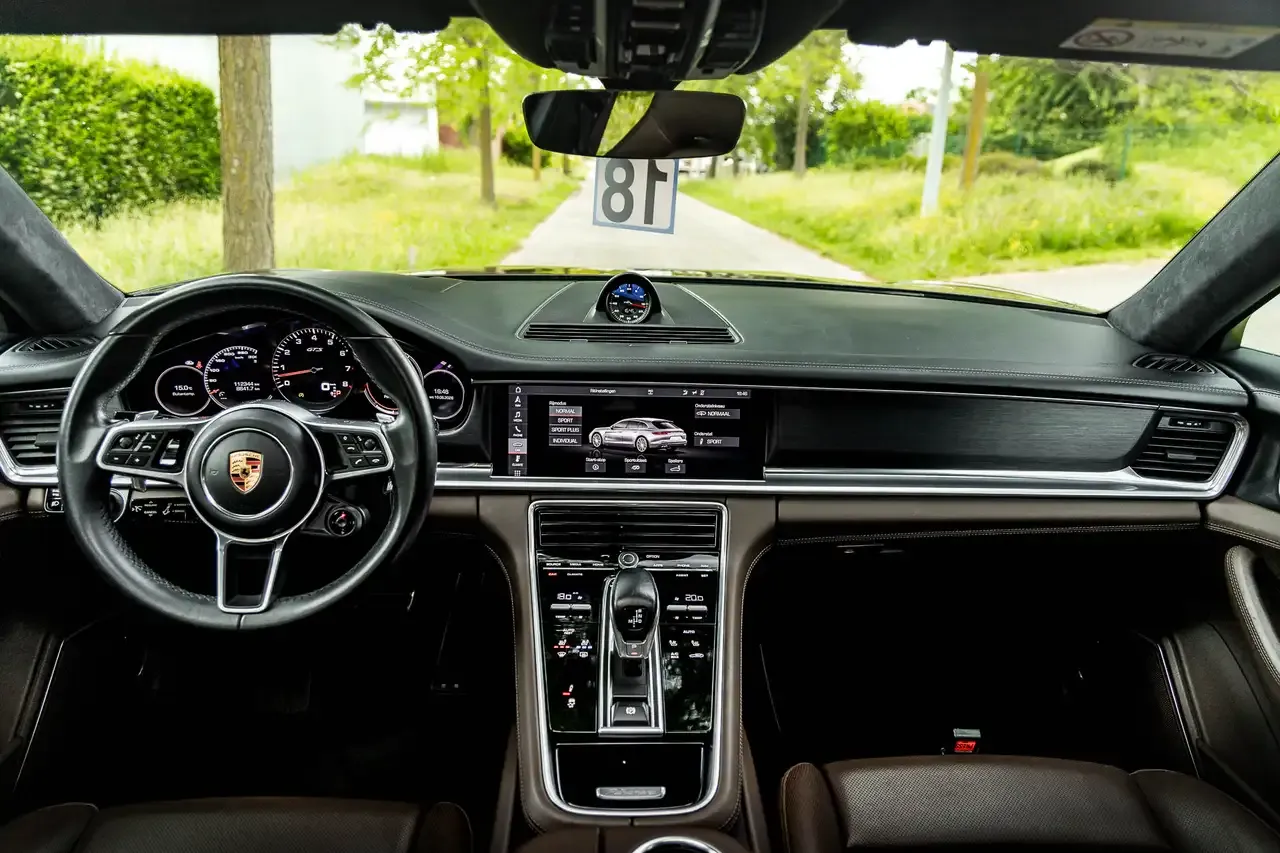 Porsche Panamera - 18