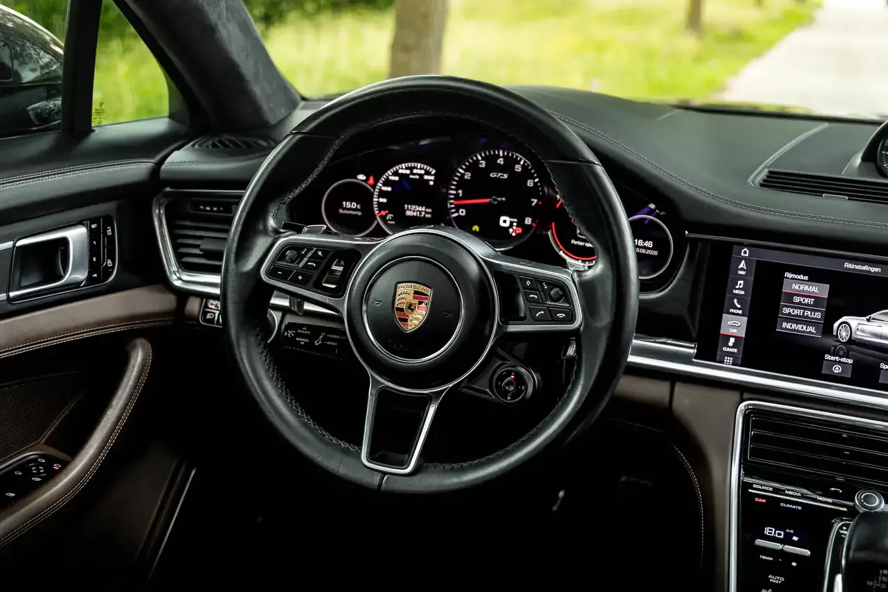 Porsche Panamera - 19