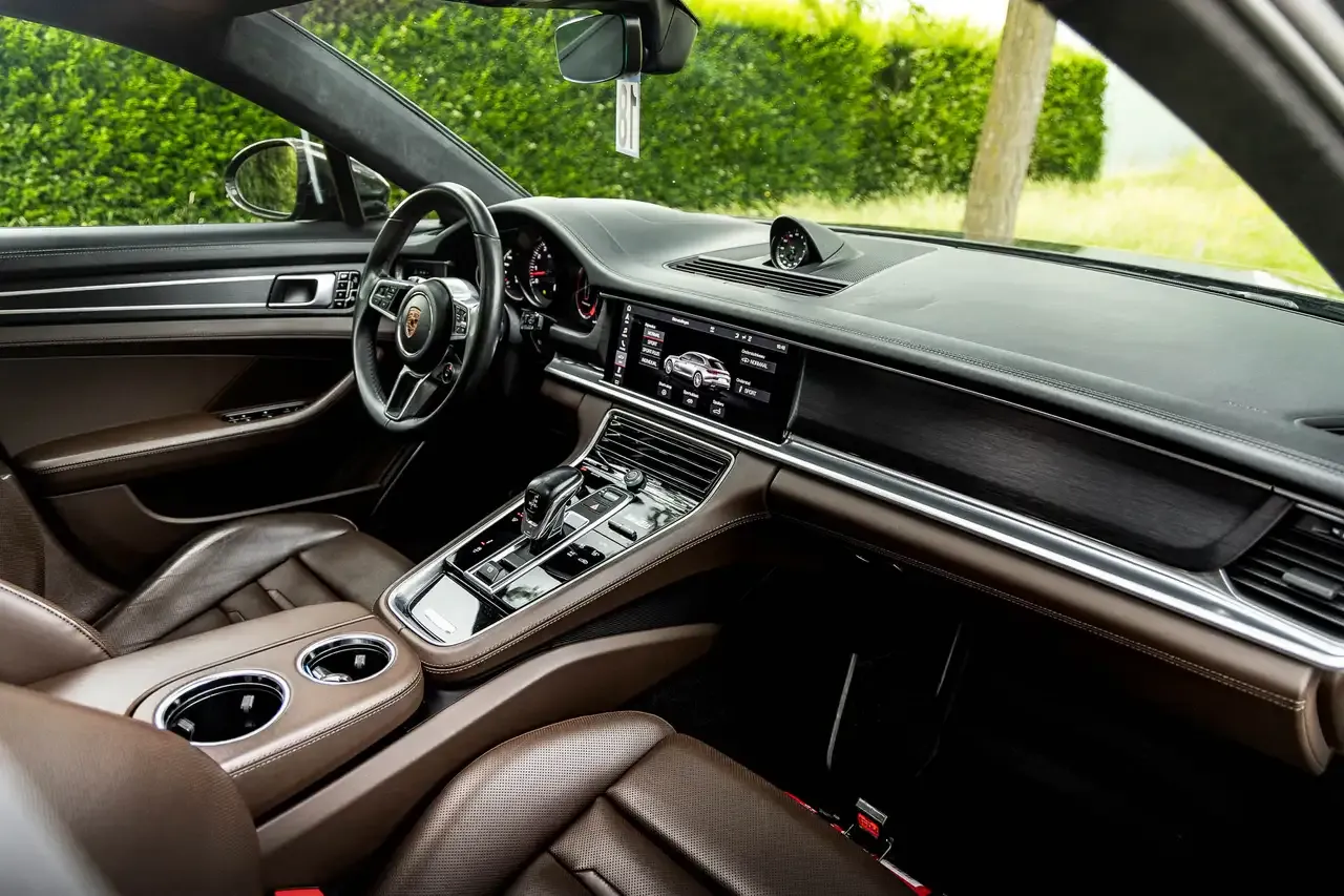 Porsche Panamera - 21