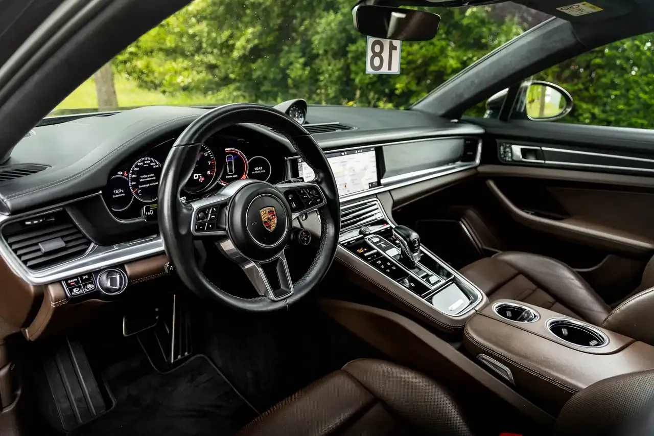 Porsche Panamera - 4