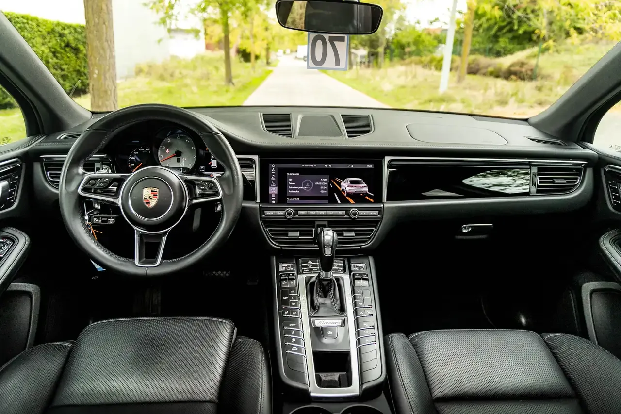 Porsche Macan - 16
