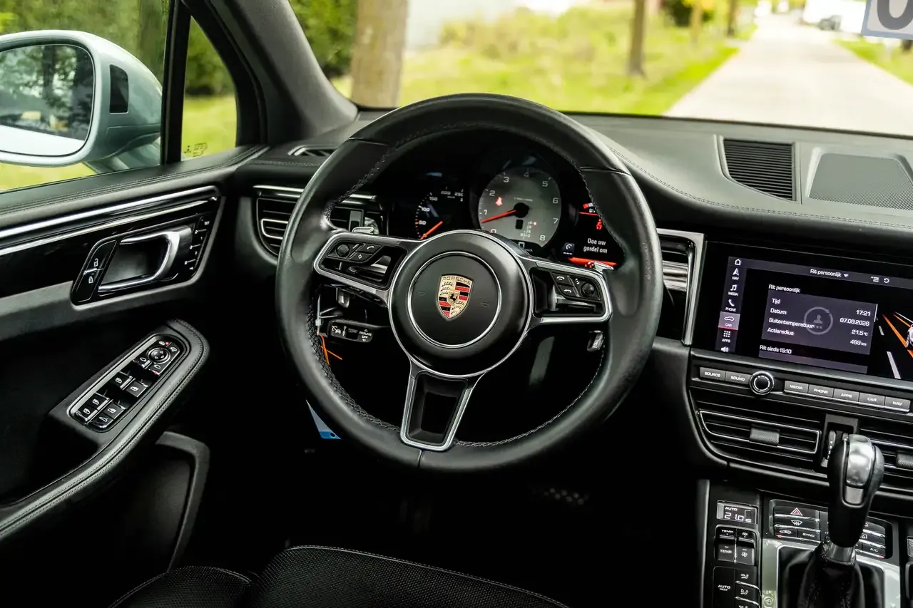 Porsche Macan - 17