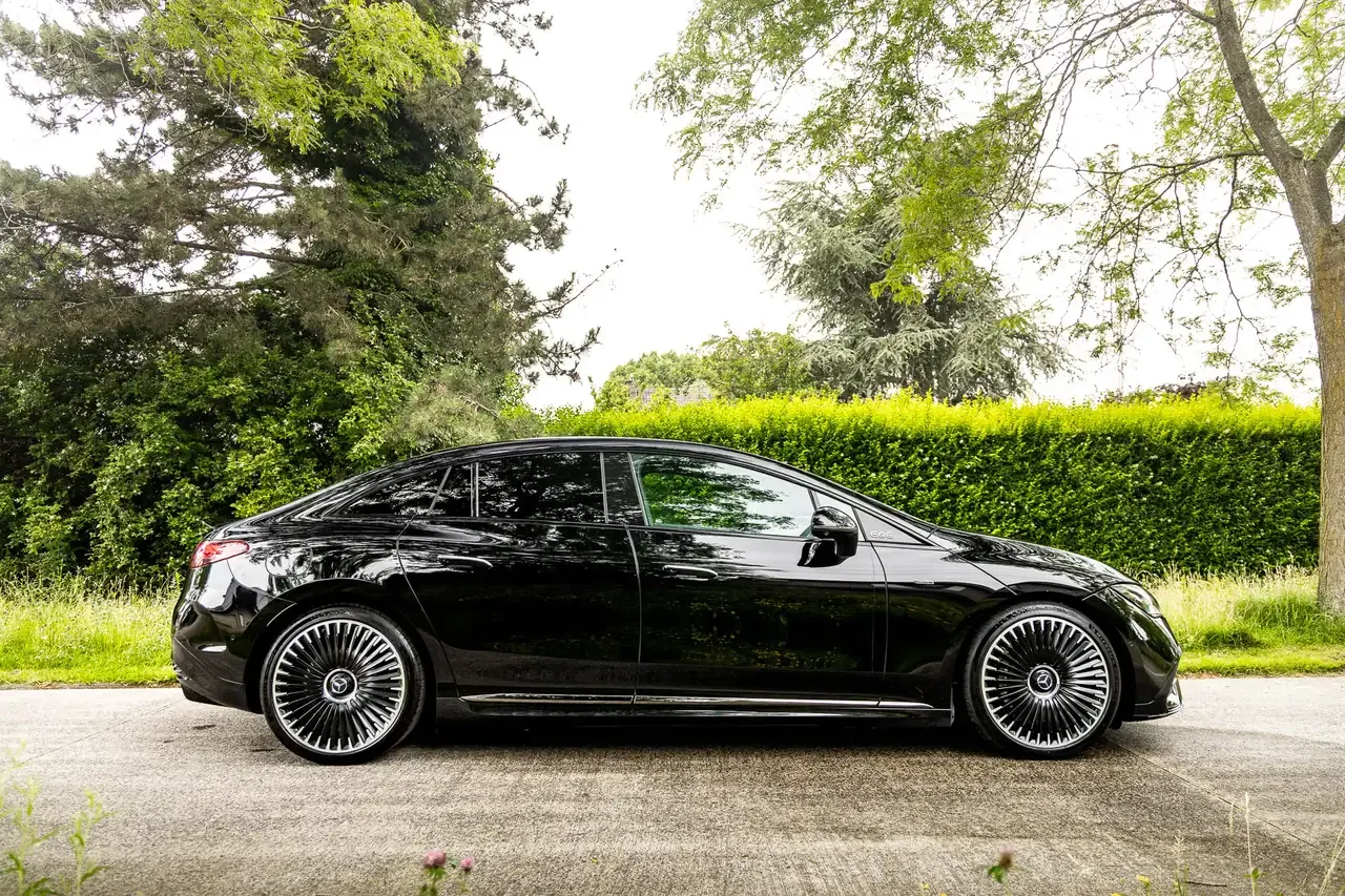 Mercedes-Benz EQE 43 - 19