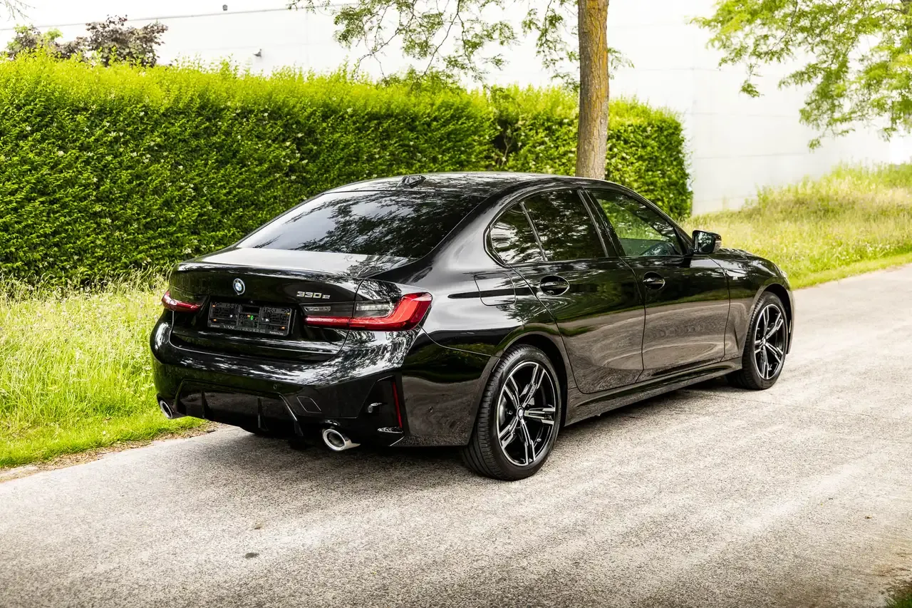 BMW 330 - 16