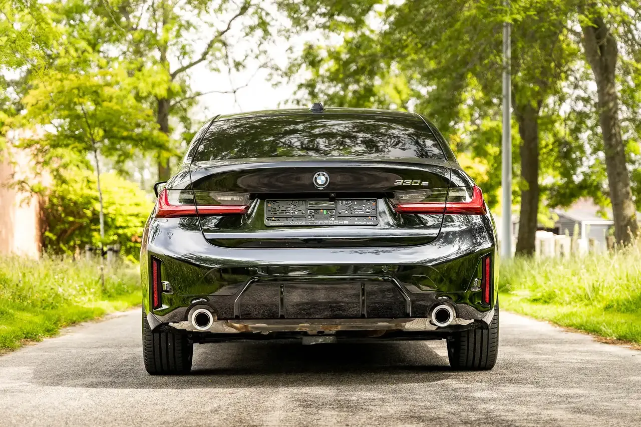 BMW 330 - 18