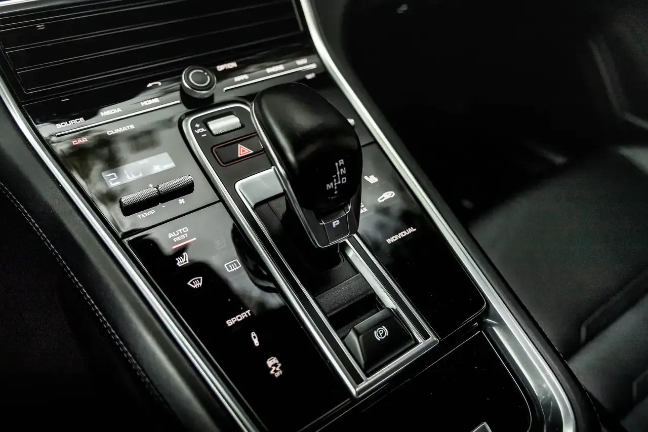 Porsche Panamera - 16